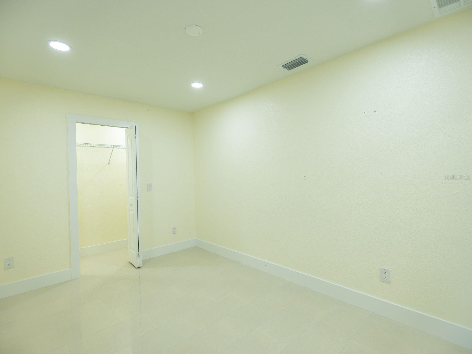 Image 22 of 29 For 1711 Ironwood Court E