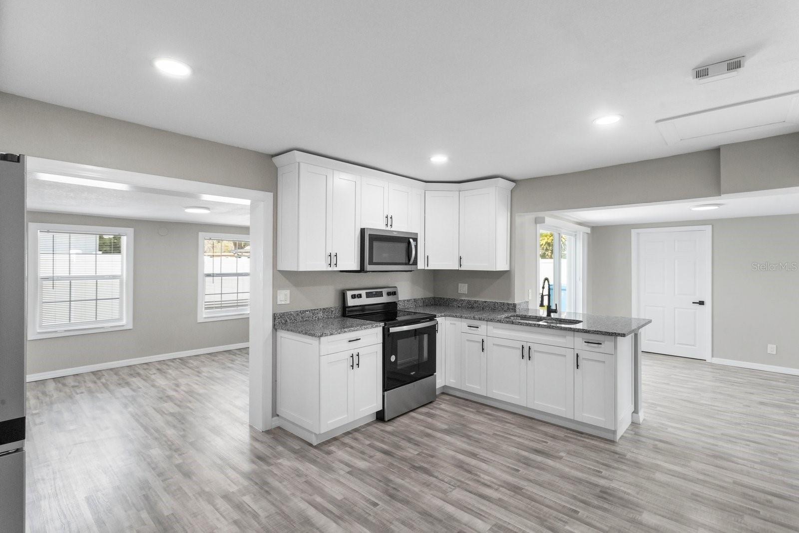 Image 10 of 30 For 6802 Comanche Avenue