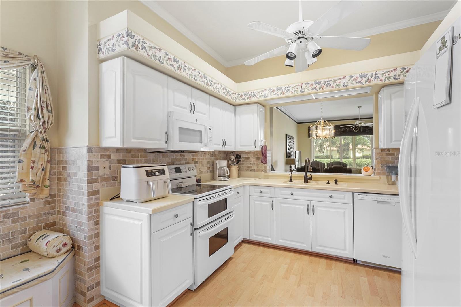 Image 16 of 67 For 3350 Chelmsford Court 13