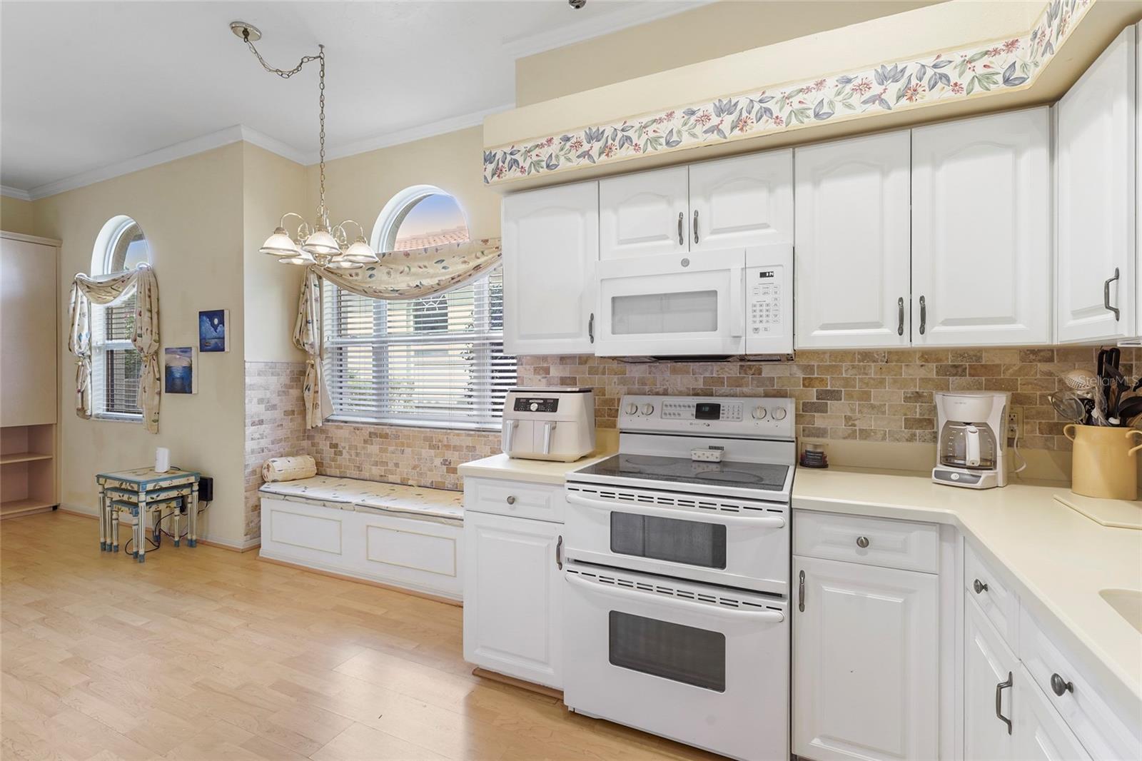 Image 17 of 67 For 3350 Chelmsford Court 13