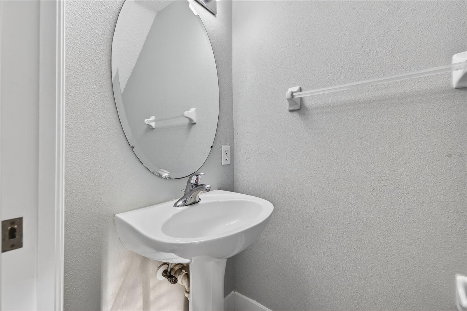 Image 12 of 27 For 12343 Country White Circle