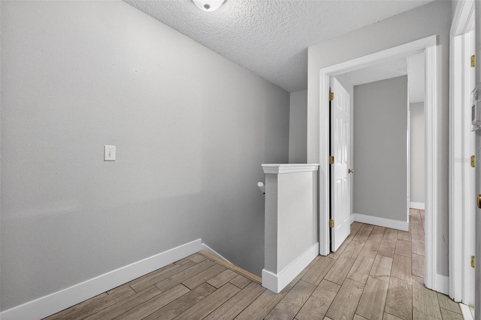 Image 13 of 27 For 12343 Country White Circle