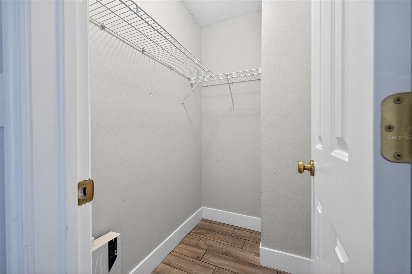 Image 20 of 27 For 12343 Country White Circle