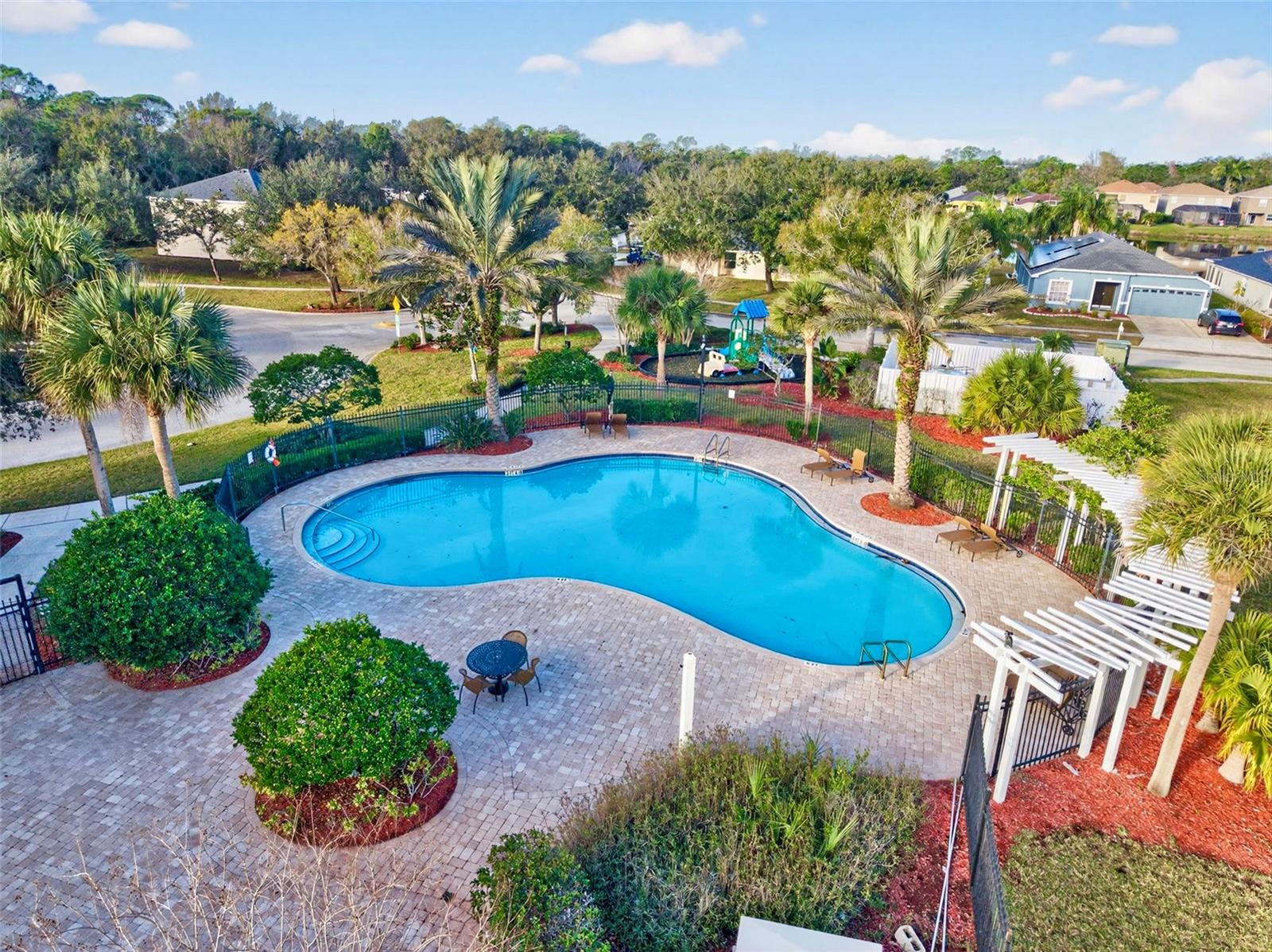 Image 26 of 27 For 12343 Country White Circle