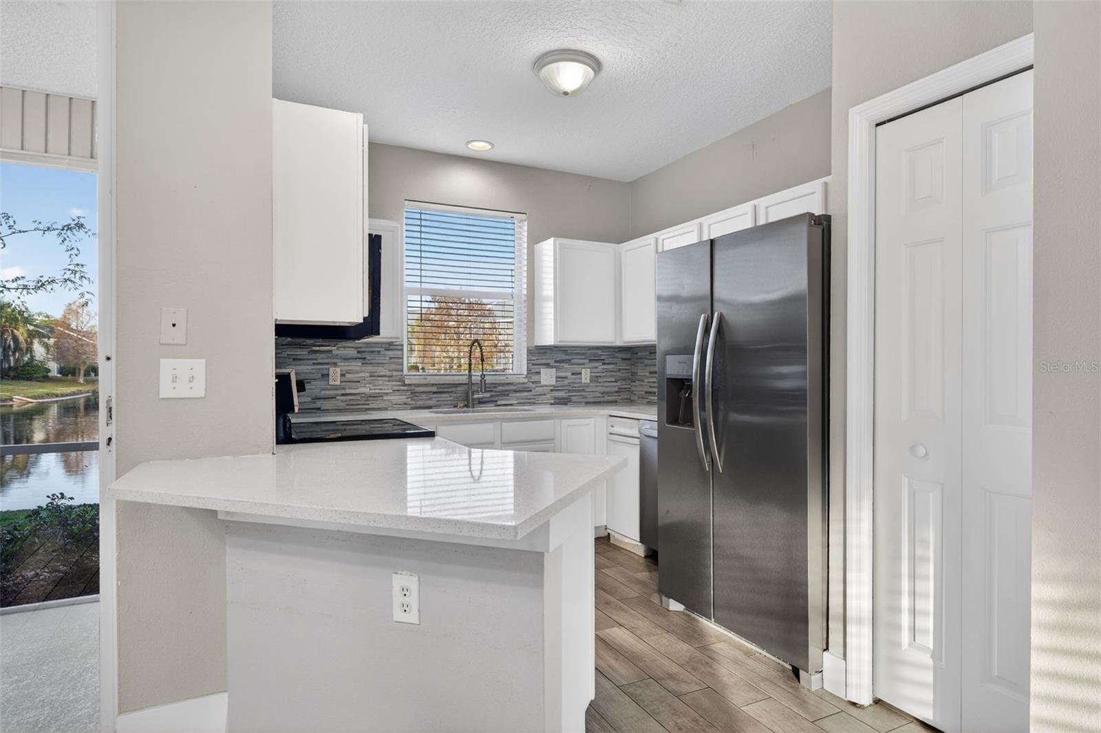 Image 4 of 27 For 12343 Country White Circle