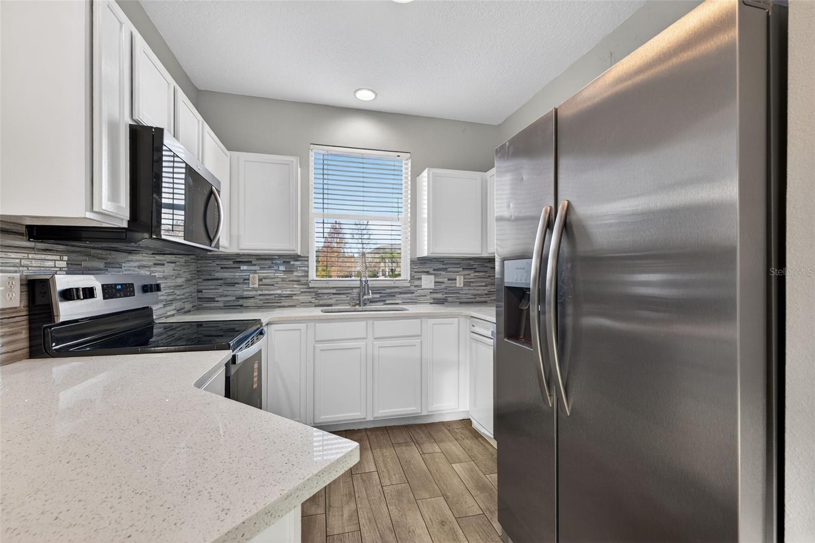 Image 5 of 27 For 12343 Country White Circle