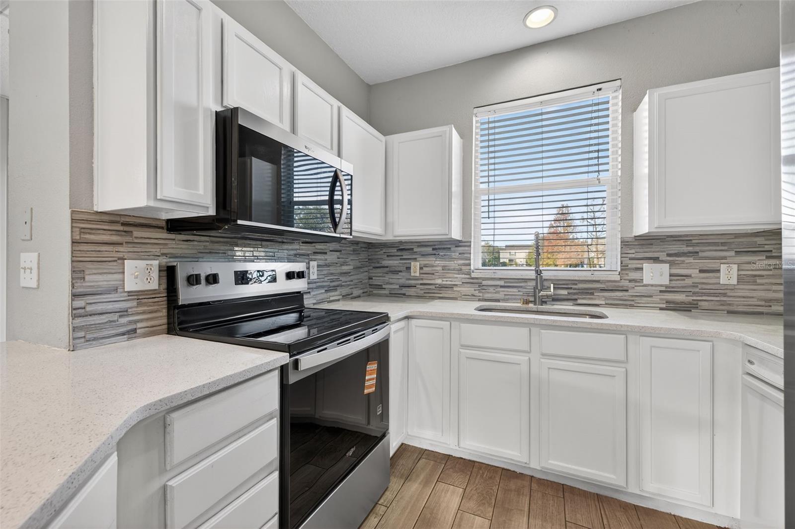 Image 6 of 27 For 12343 Country White Circle