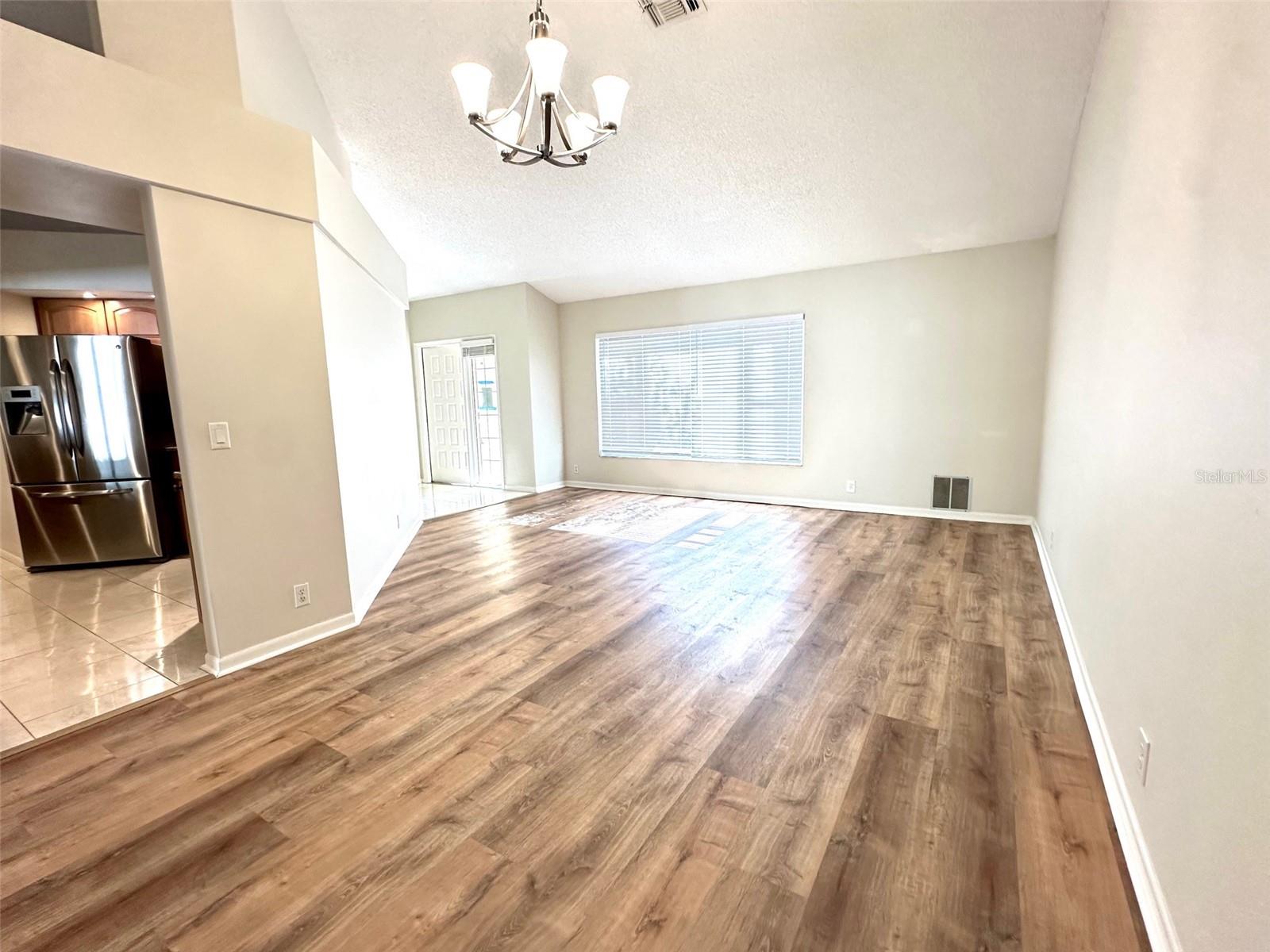 Image 12 of 38 For 1533 Cumberland Court W