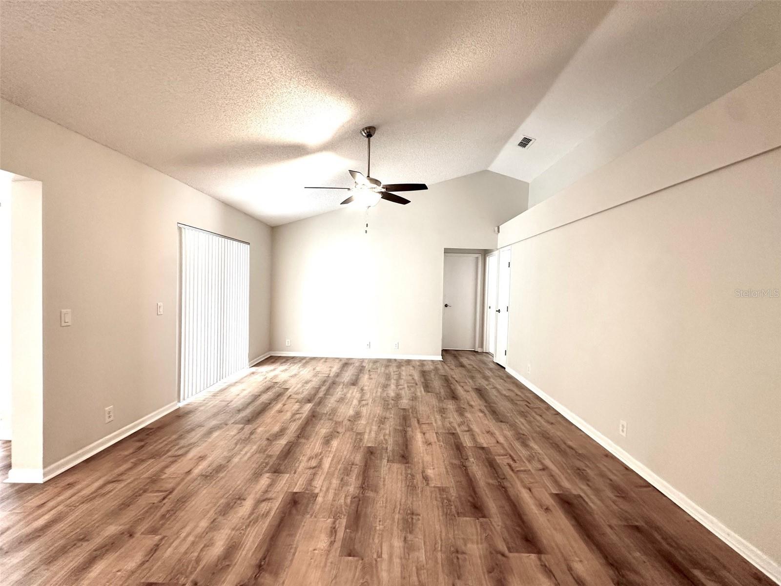 Image 14 of 38 For 1533 Cumberland Court W