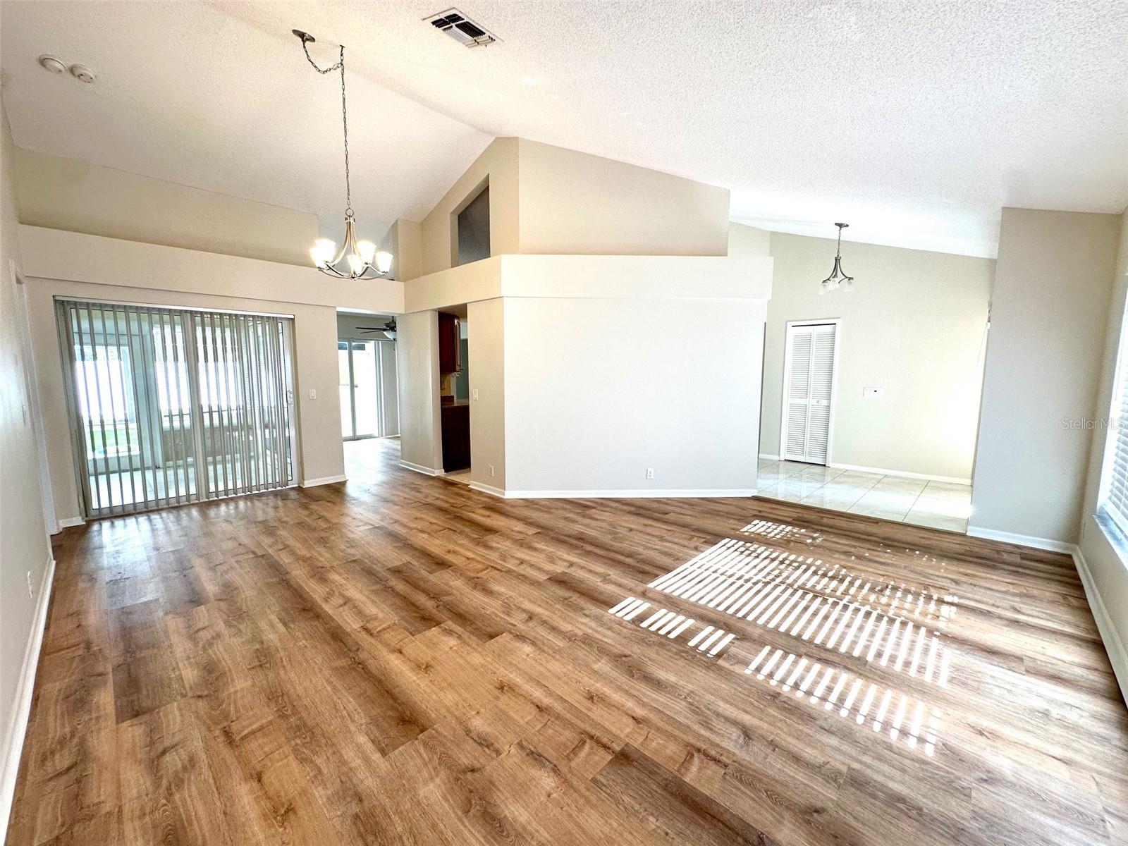 Image 16 of 38 For 1533 Cumberland Court W