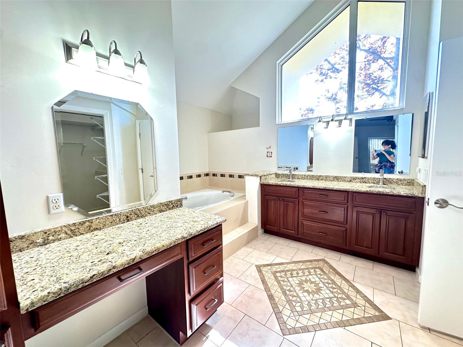 Image 19 of 38 For 1533 Cumberland Court W