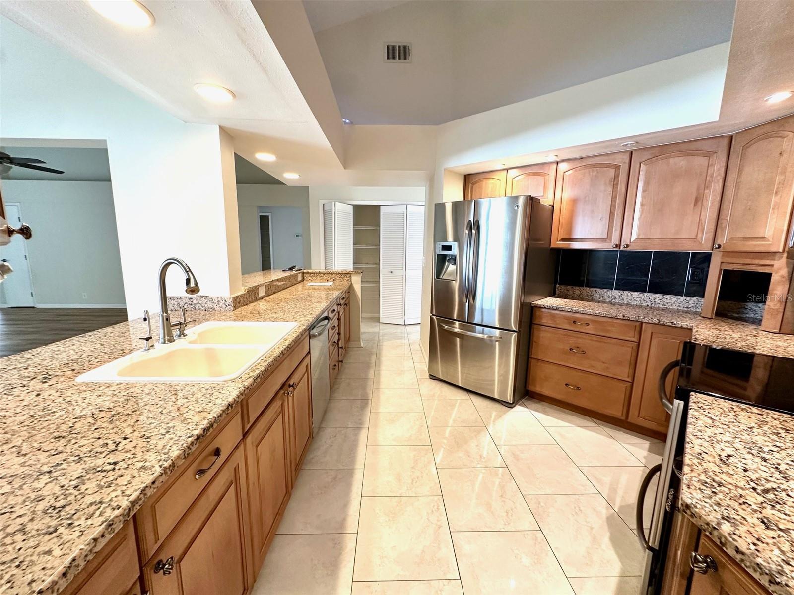 Image 2 of 38 For 1533 Cumberland Court W