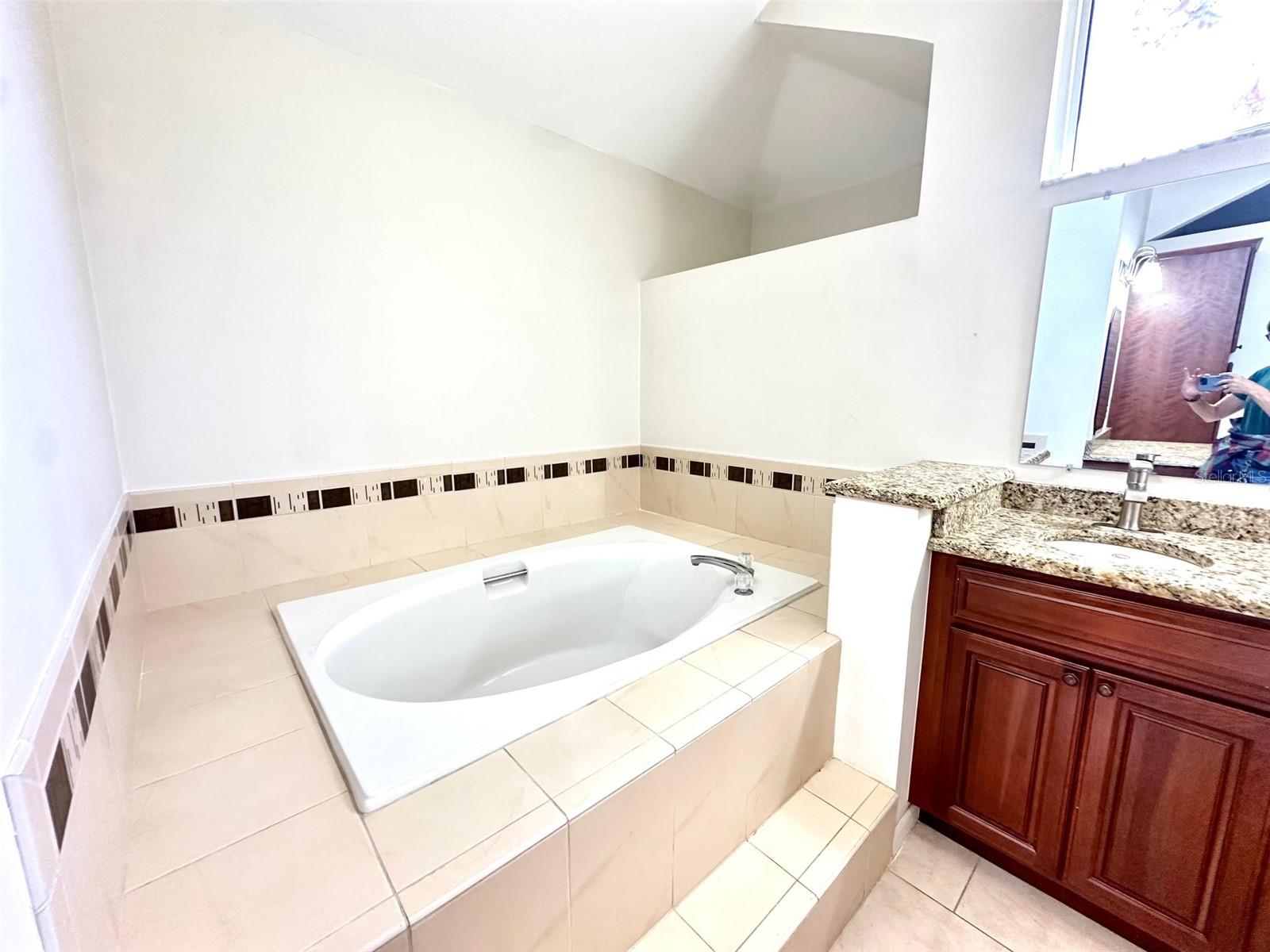 Image 22 of 38 For 1533 Cumberland Court W