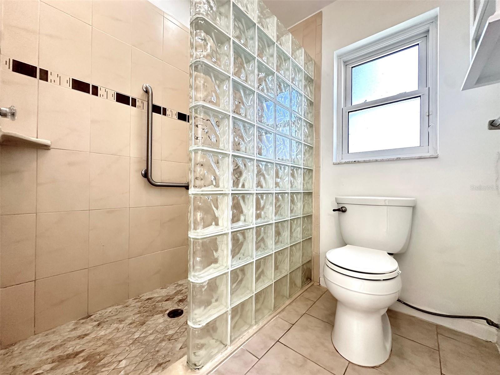 Image 24 of 38 For 1533 Cumberland Court W