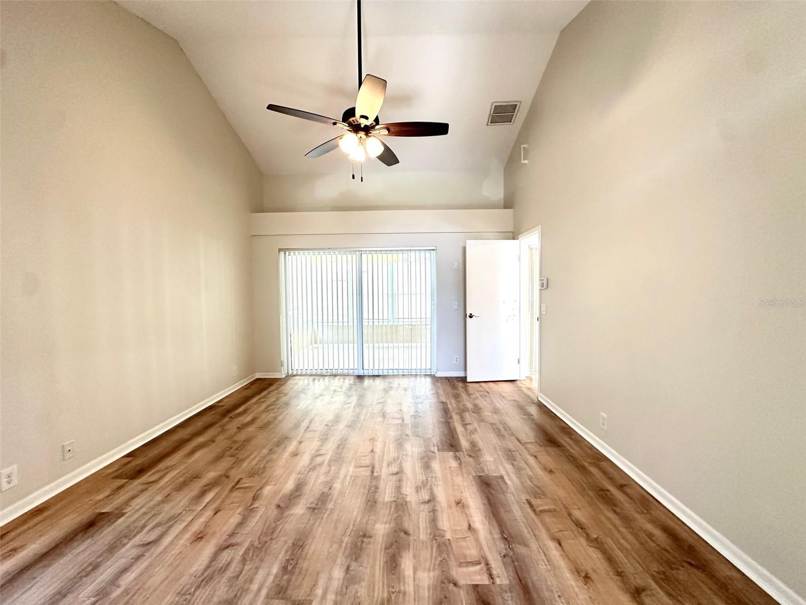 Image 26 of 38 For 1533 Cumberland Court W