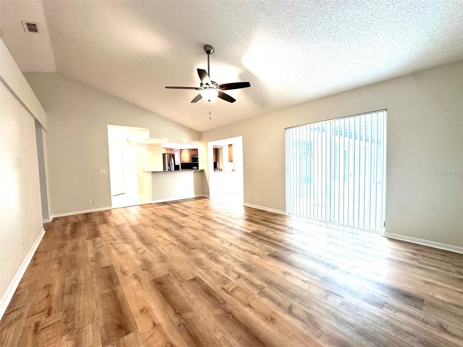 Image 33 of 38 For 1533 Cumberland Court W