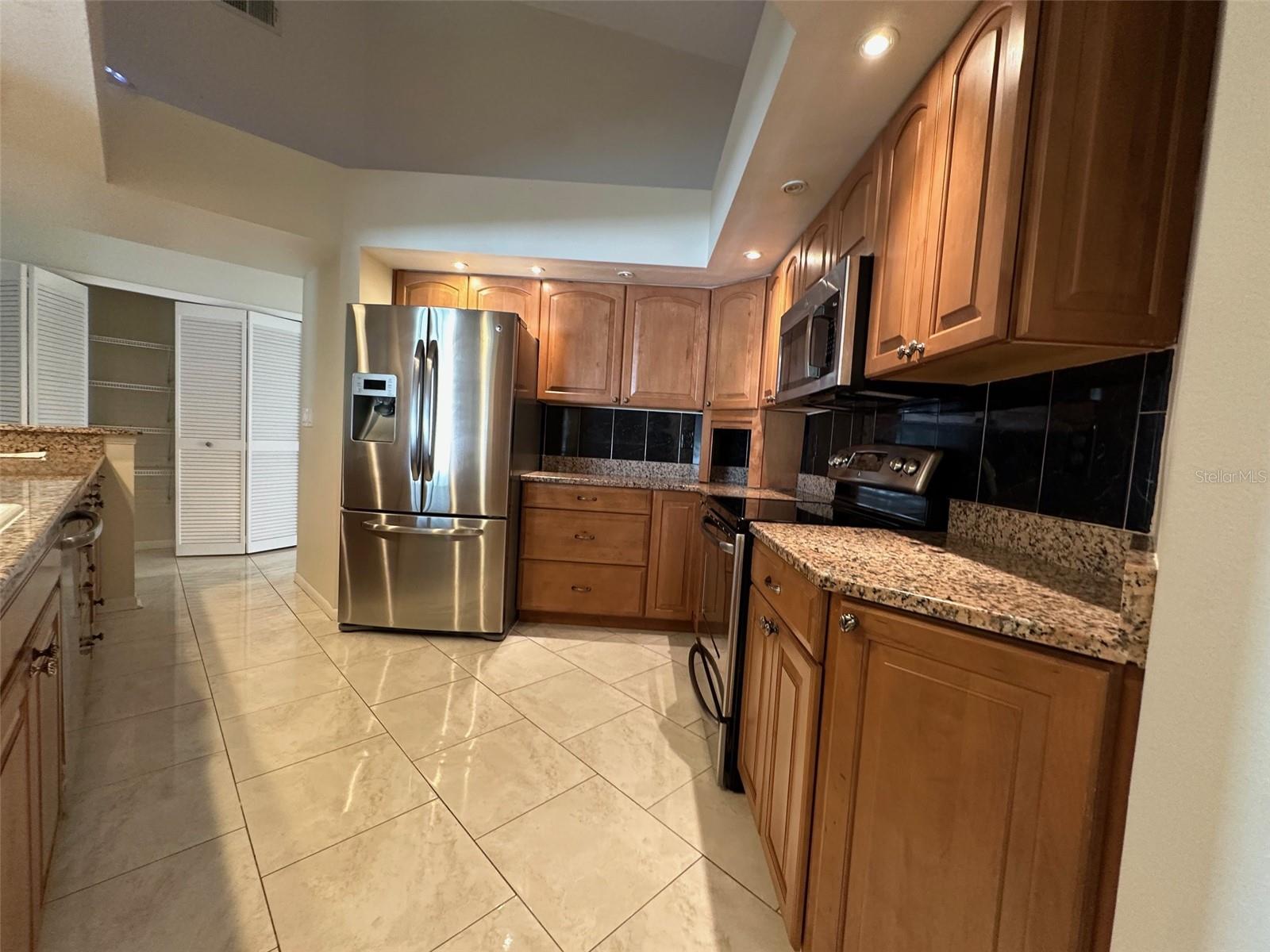 Image 6 of 38 For 1533 Cumberland Court W