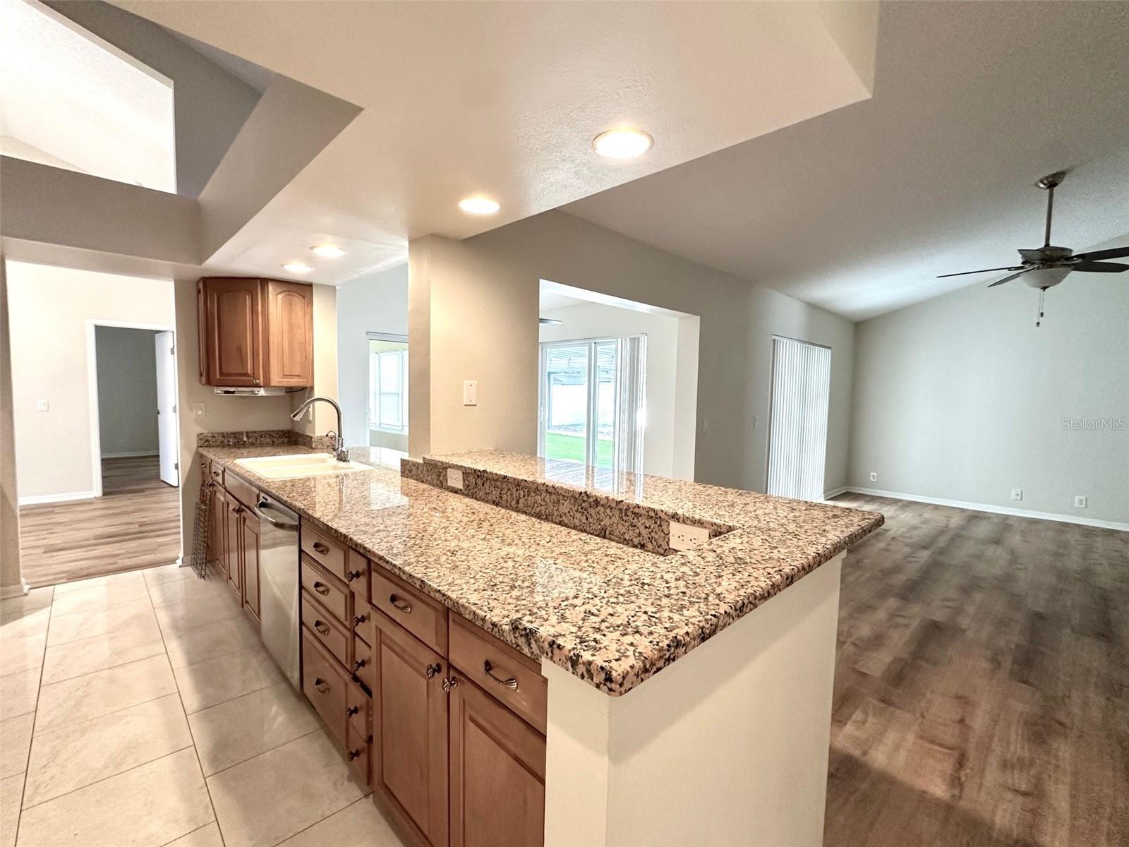 Image 9 of 38 For 1533 Cumberland Court W