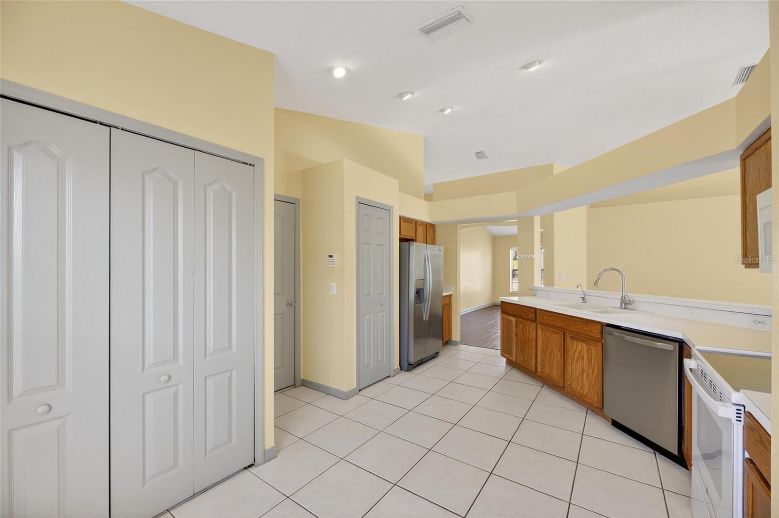 Image 23 of 93 For 813 Cristelle Jean Drive