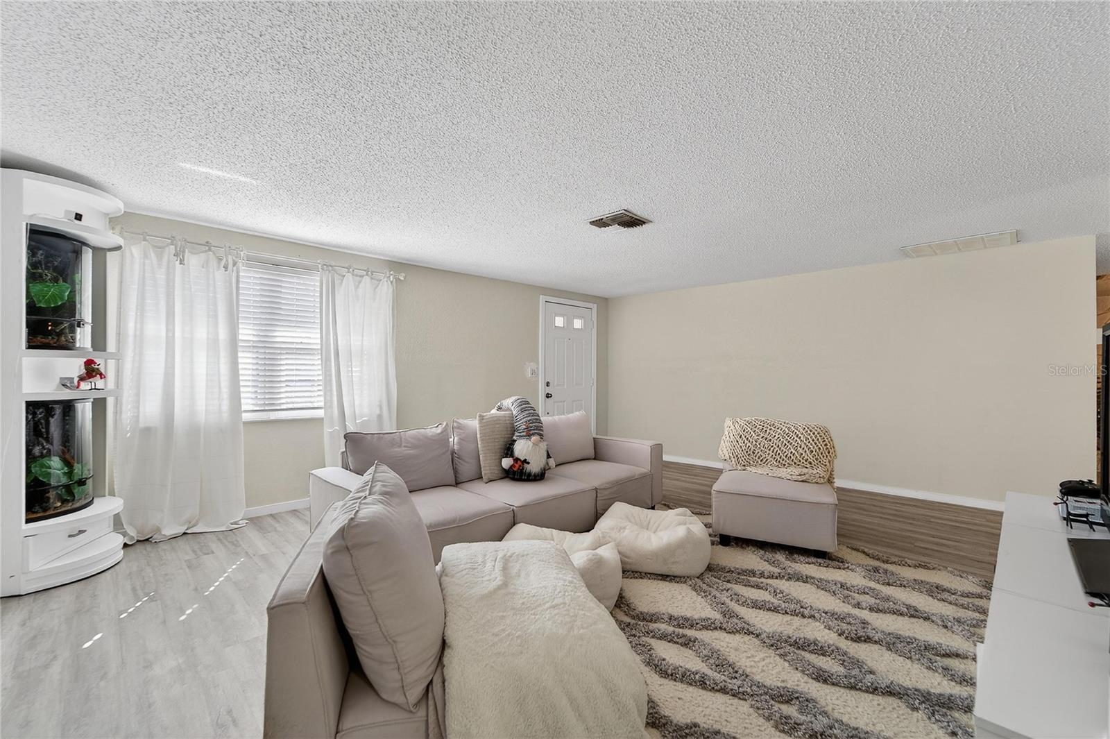 Image 5 of 54 For 8517 Horizon Lane