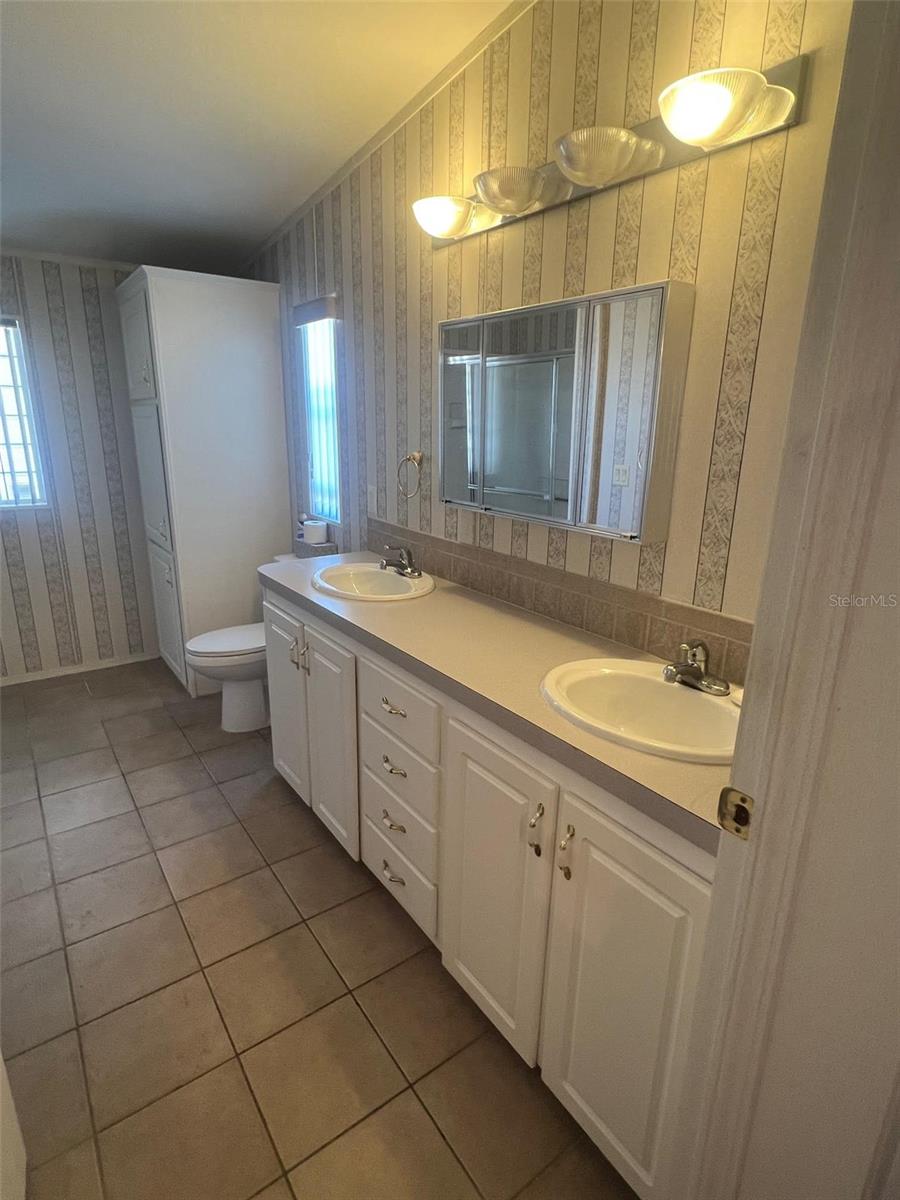 Image 17 of 27 For 11300 124th Avenue 136