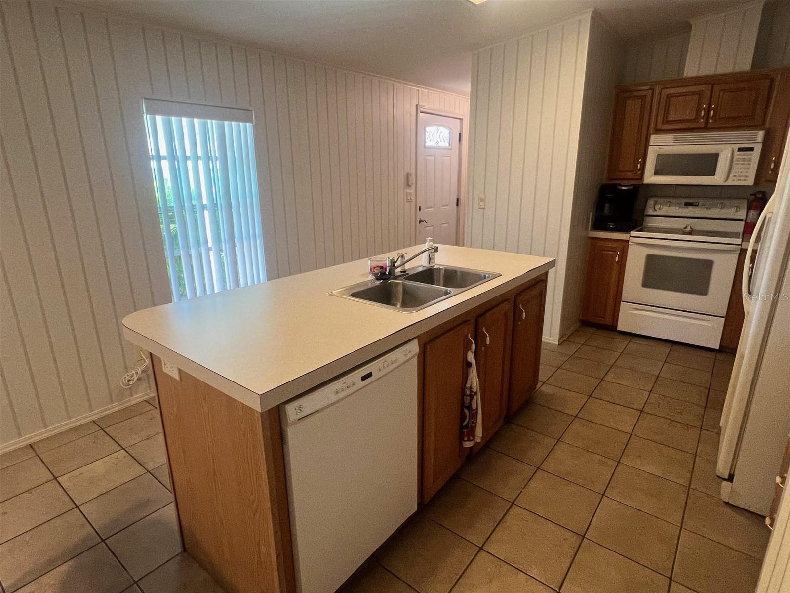 Image 7 of 27 For 11300 124th Avenue 136