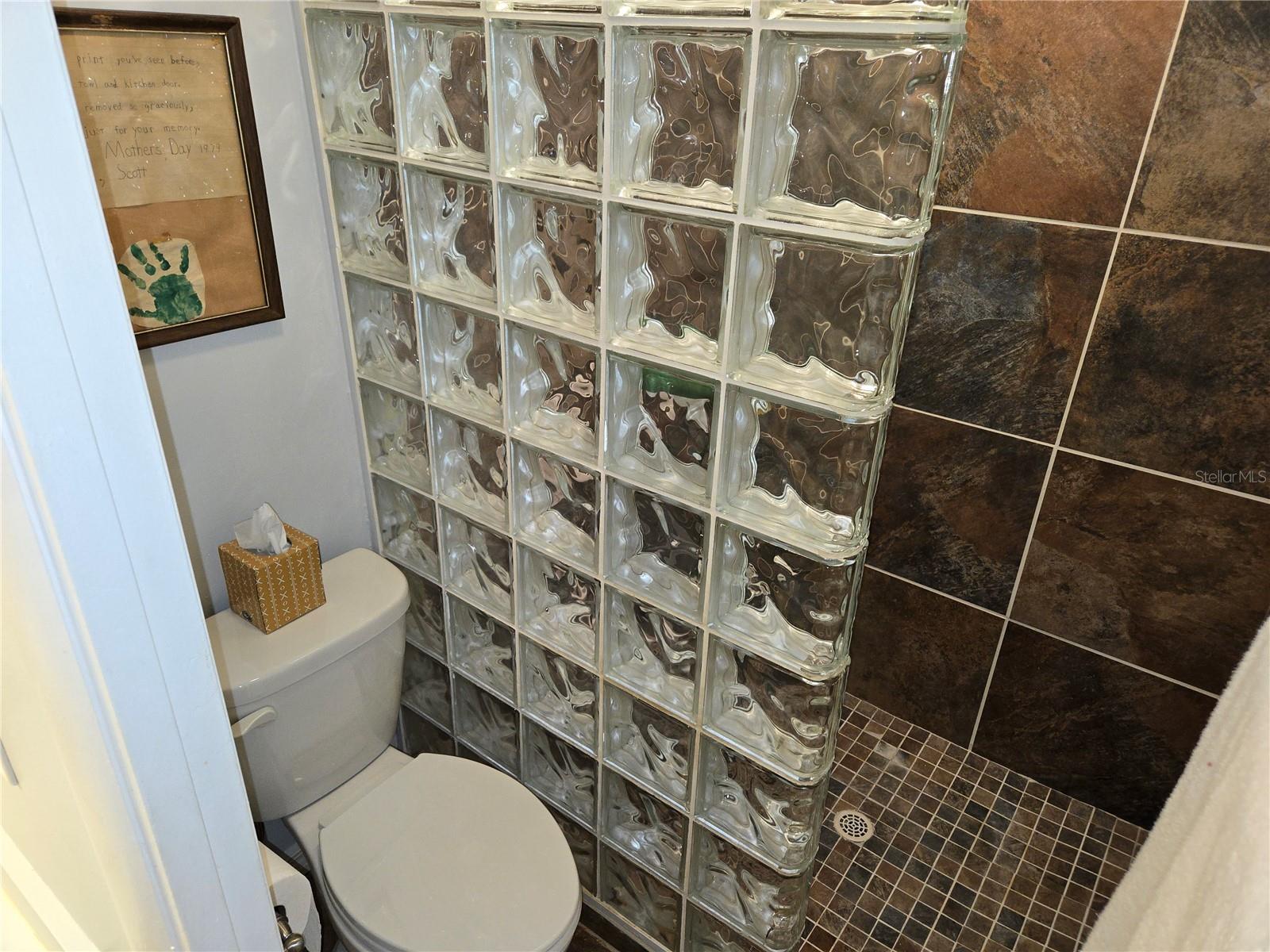 Listing photo id 9 for 4638 Lake Boulevard E