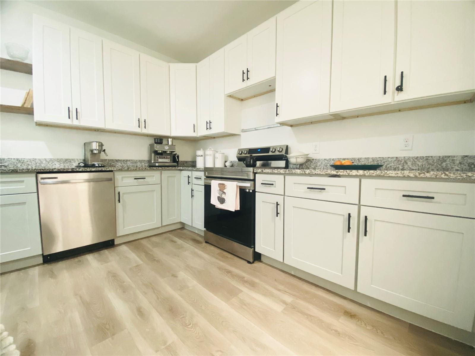 Image 12 of 26 For 9429 Northcliffe Boulevard