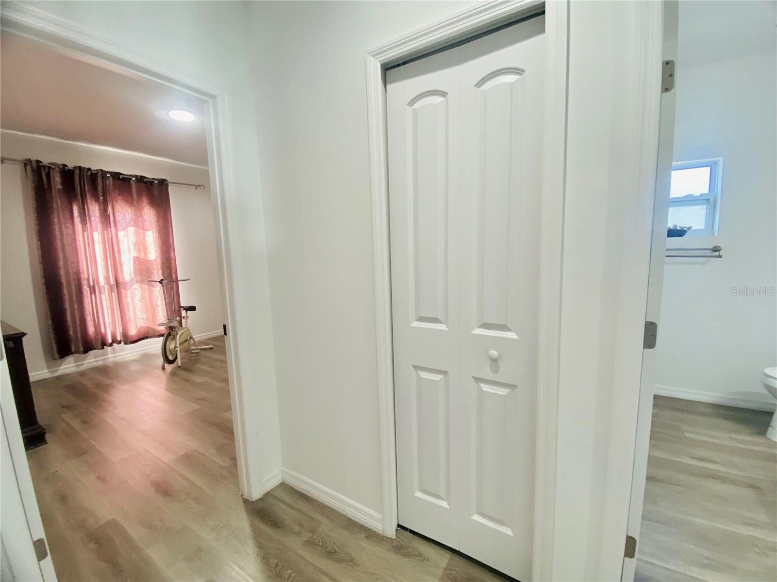 Image 21 of 26 For 9429 Northcliffe Boulevard