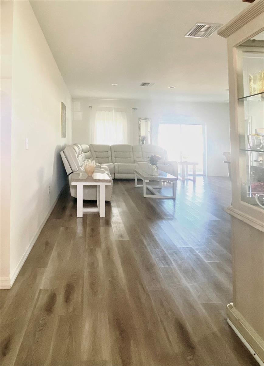 Image 6 of 26 For 9429 Northcliffe Boulevard