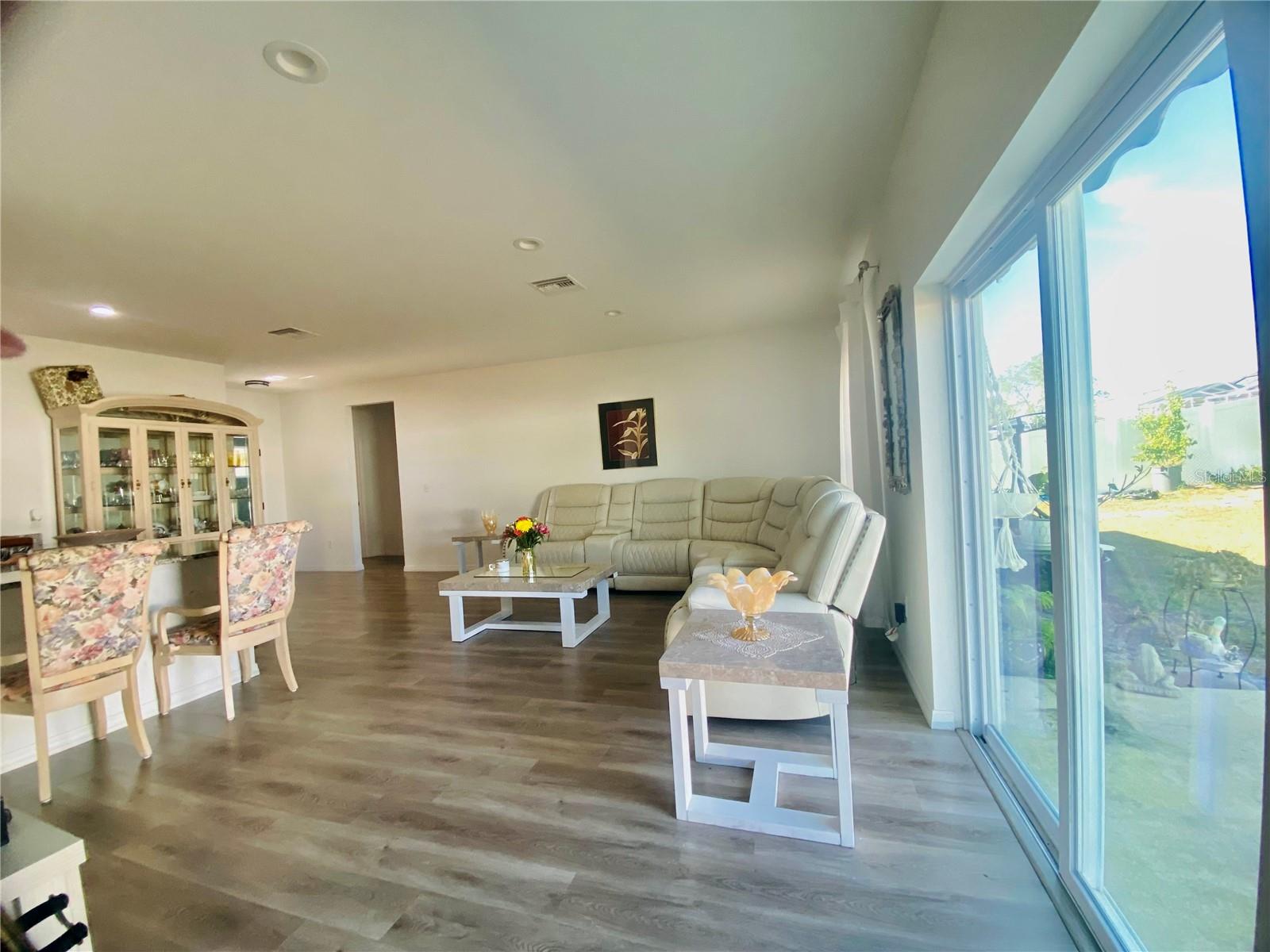 Image 9 of 26 For 9429 Northcliffe Boulevard