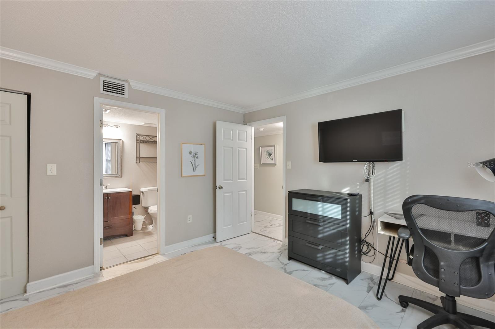 Image 6 of 36 For 5030 Terrace Palms Circle 102