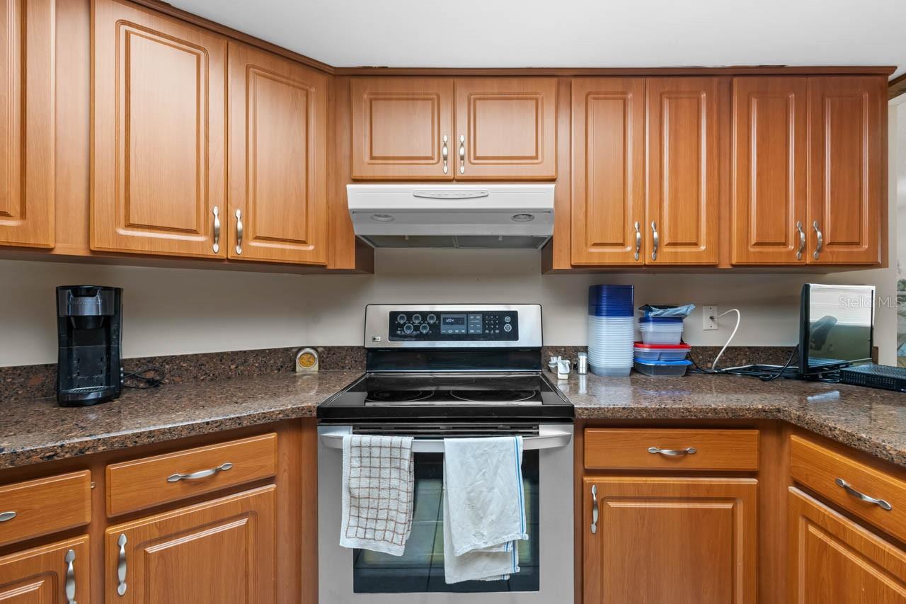 Listing photo id 9 for 1602 Hovington Circle