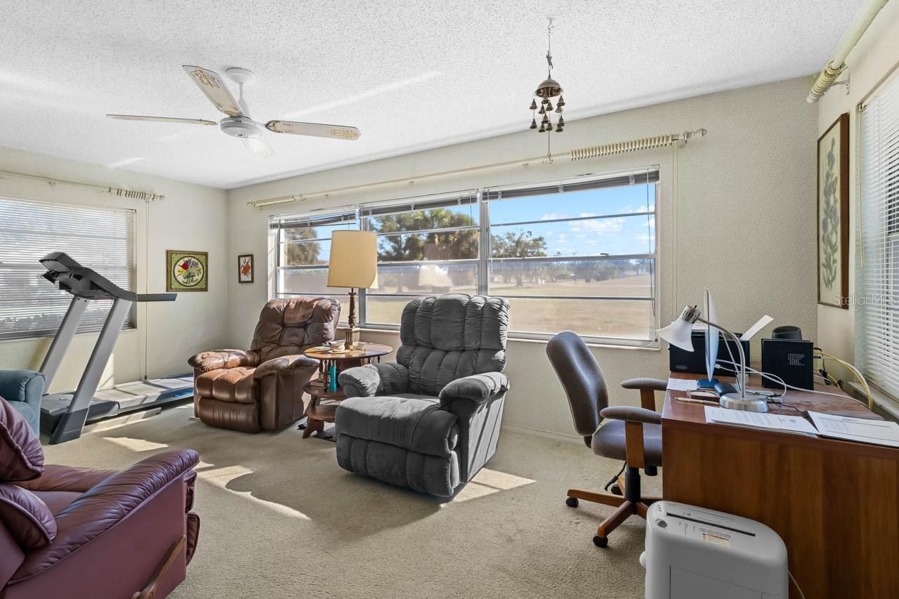 Listing photo id 10 for 1602 Hovington Circle