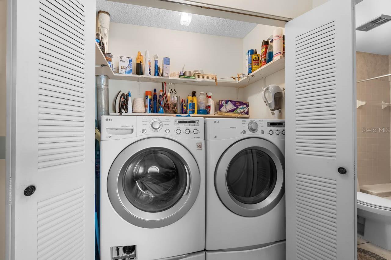 Listing photo id 15 for 1602 Hovington Circle