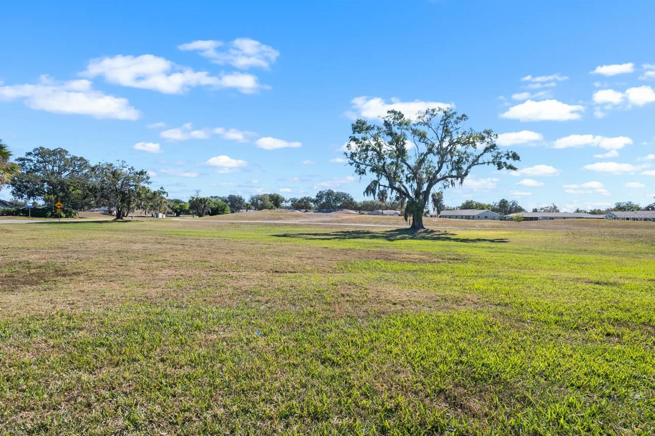 Listing photo id 20 for 1602 Hovington Circle