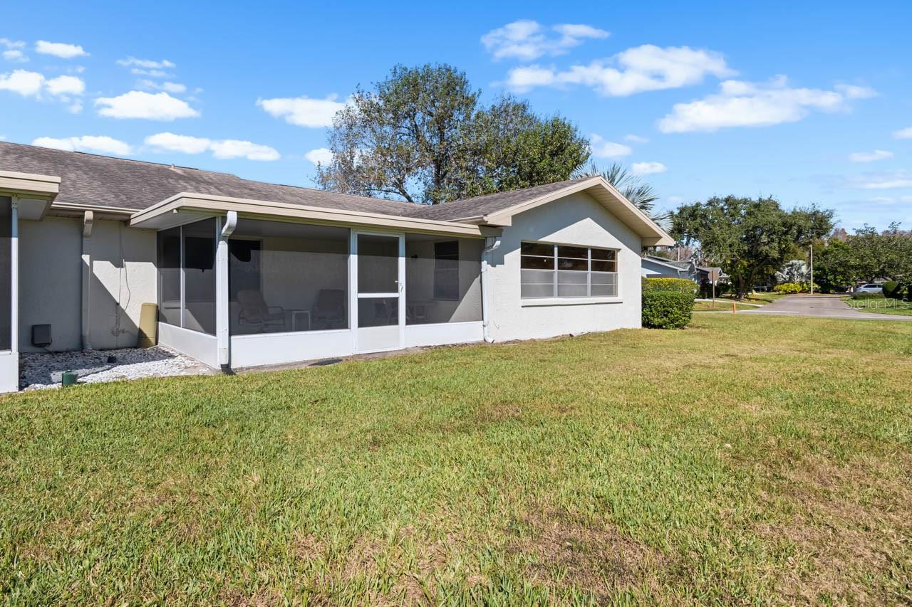 Listing photo id 24 for 1602 Hovington Circle