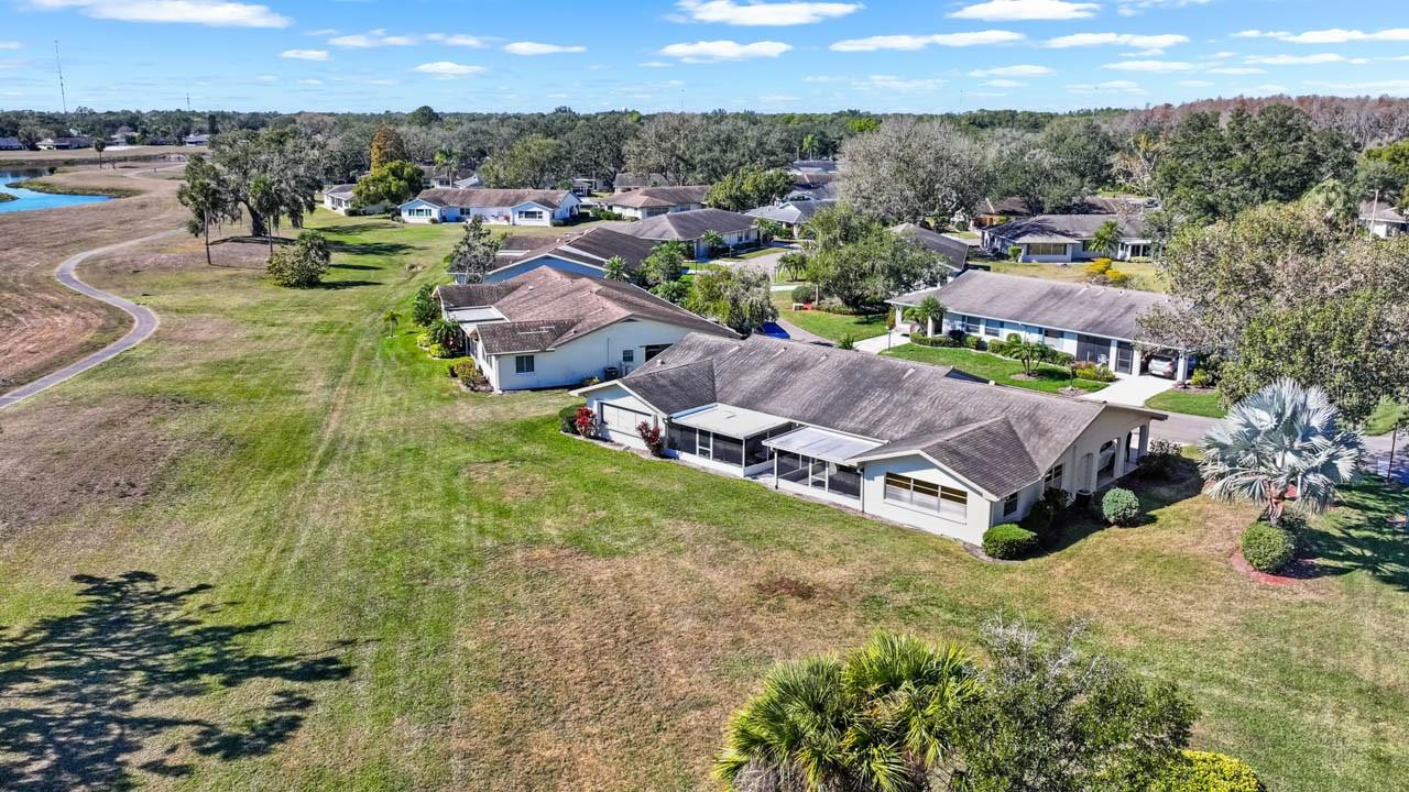 Listing photo id 29 for 1602 Hovington Circle