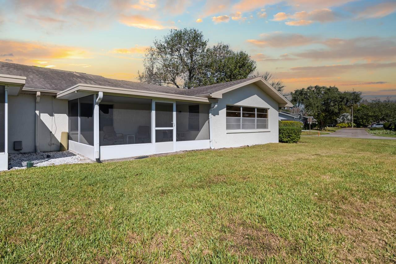 Listing photo id 35 for 1602 Hovington Circle