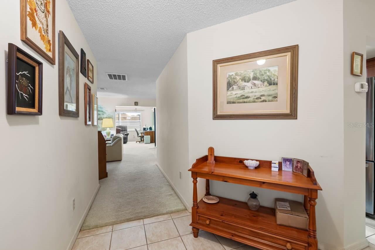 Listing photo id 2 for 1602 Hovington Circle