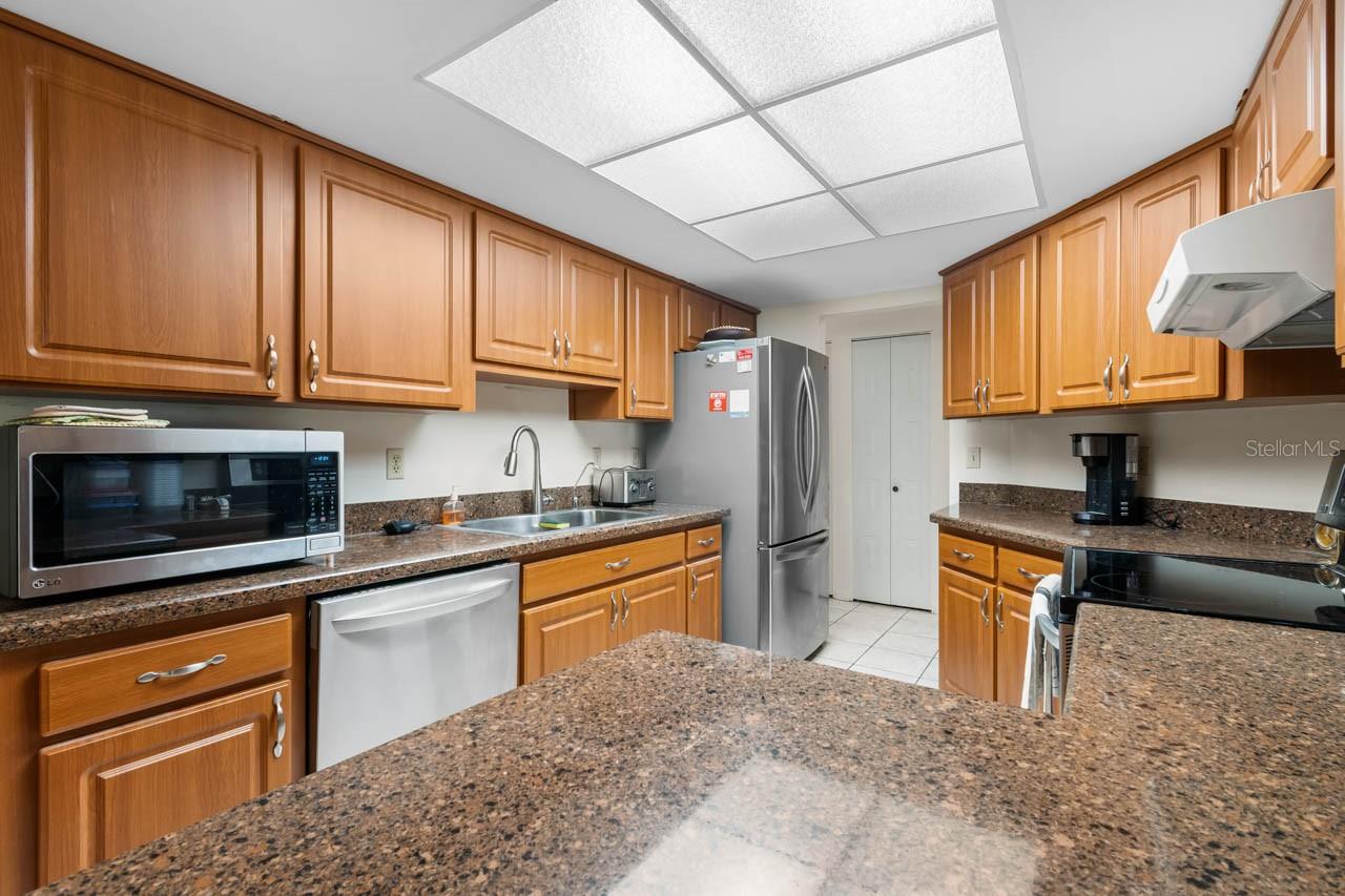 Listing photo id 6 for 1602 Hovington Circle