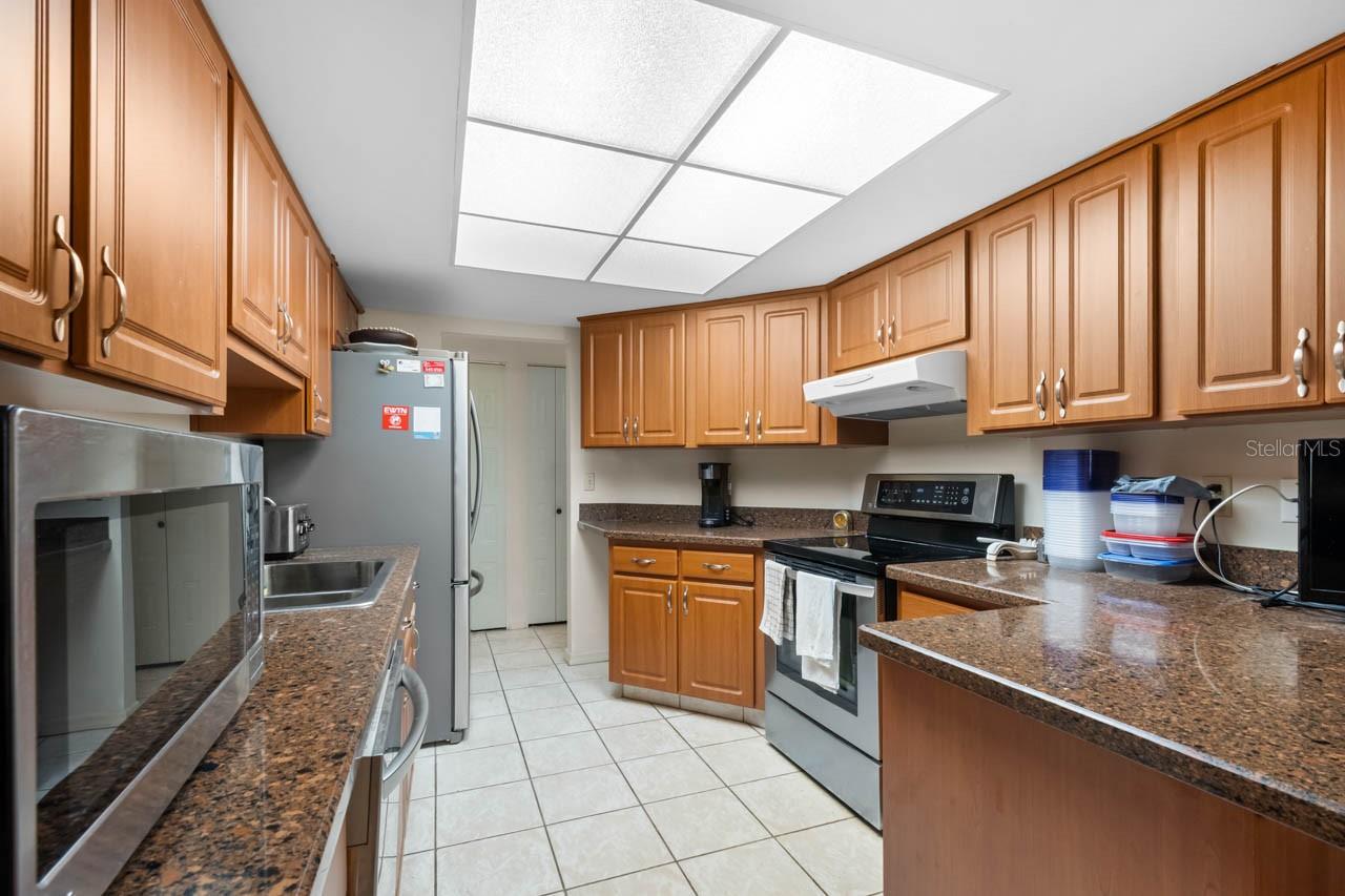 Listing photo id 7 for 1602 Hovington Circle