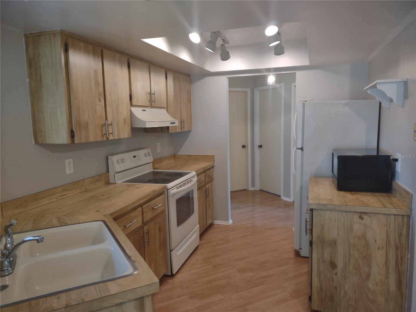 Image 4 of 13 For 11117 Upton Street