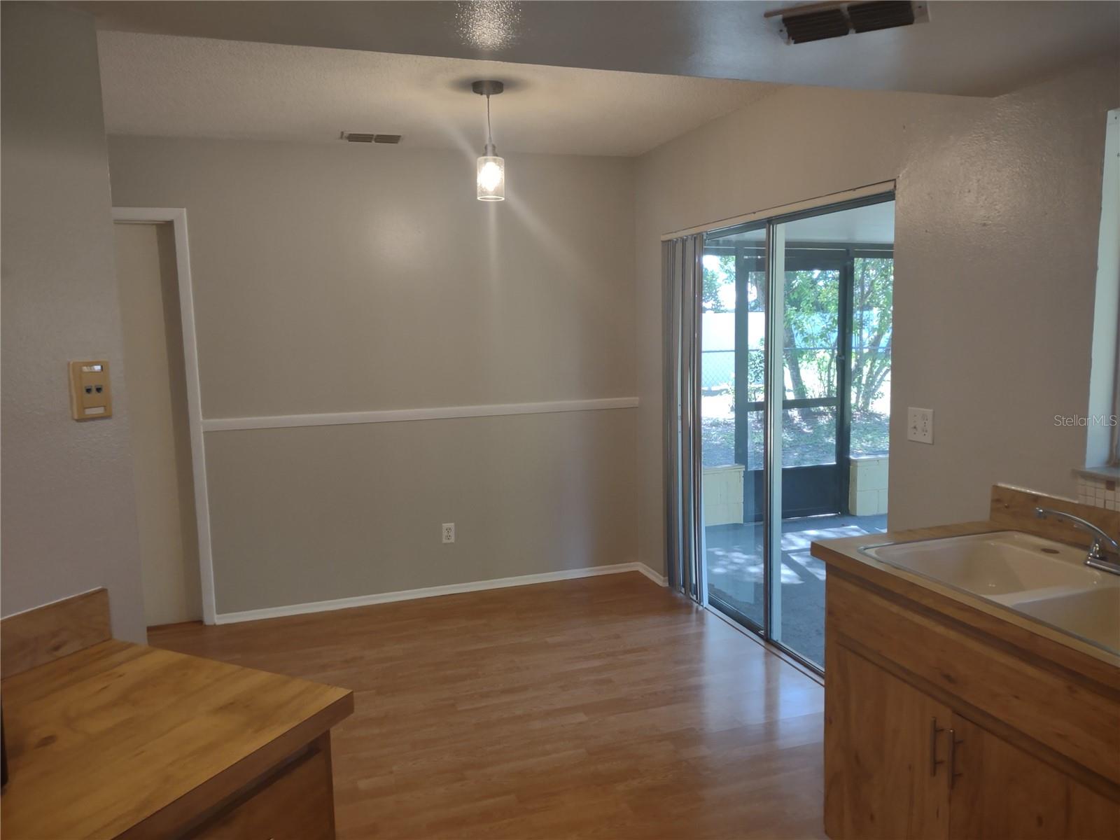 Image 5 of 13 For 11117 Upton Street