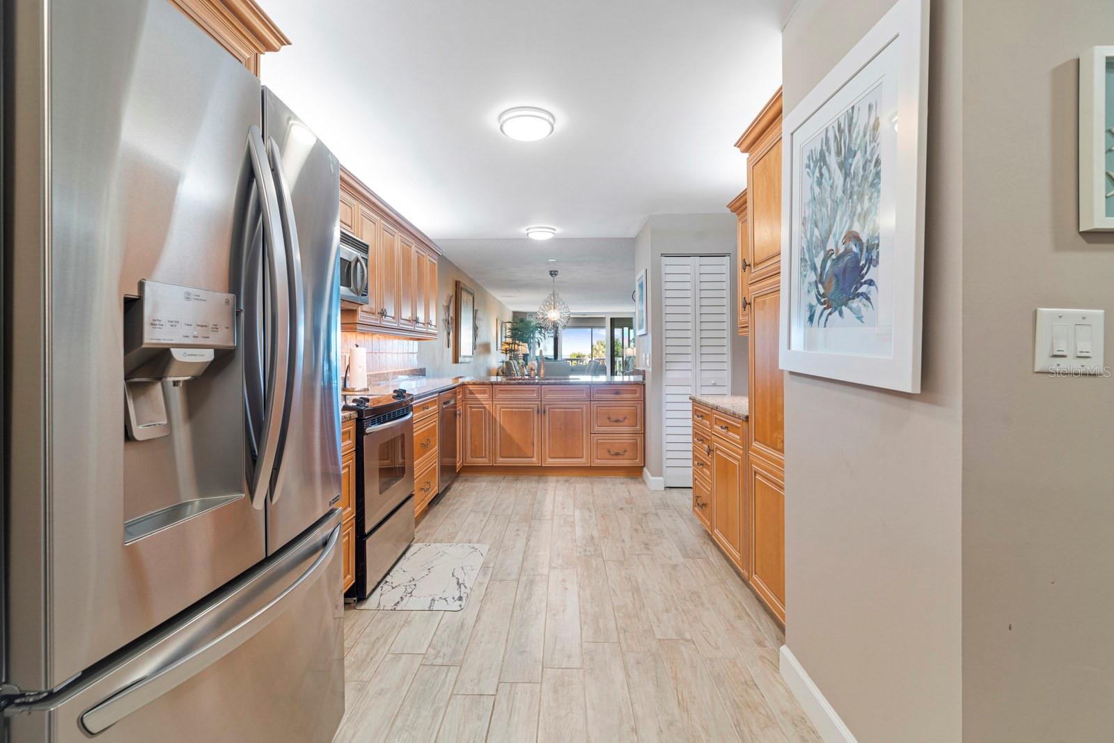 Image 22 of 98 For 6500 Sunset Way 121