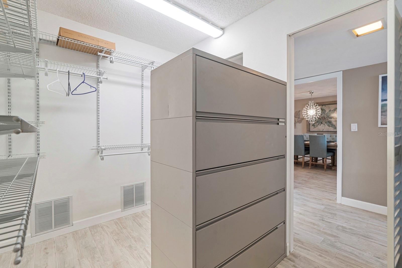 Image 36 of 98 For 6500 Sunset Way 121