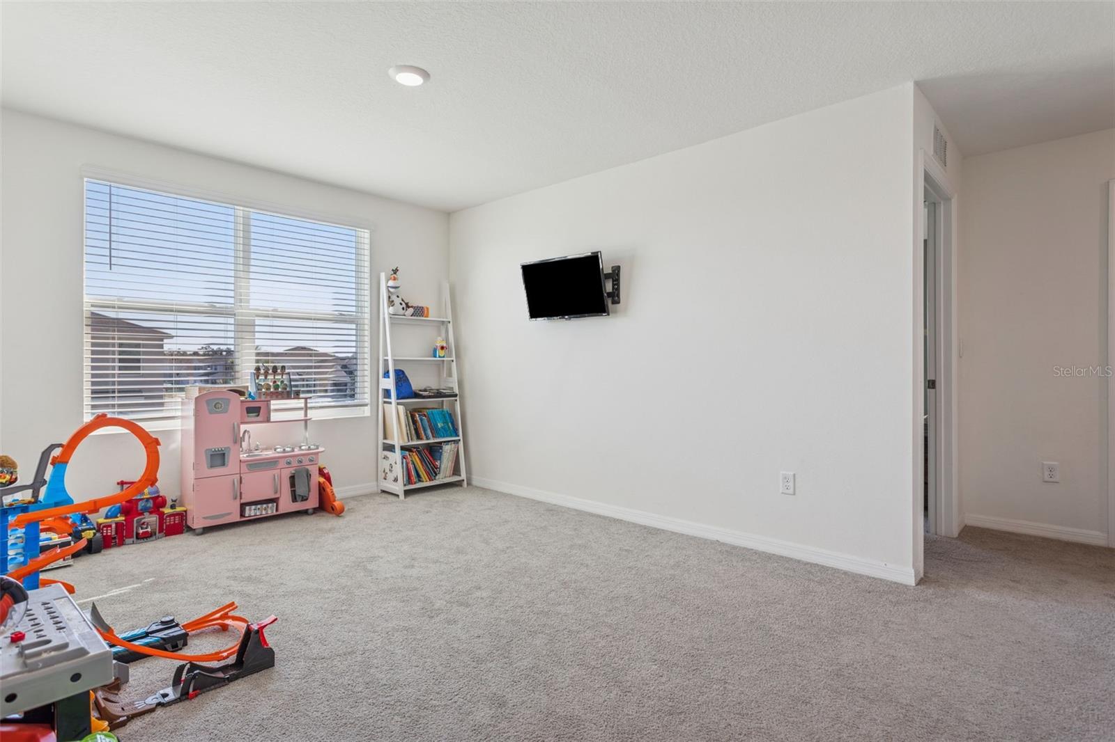 Listing photo id 10 for 35571 Doveland Drive