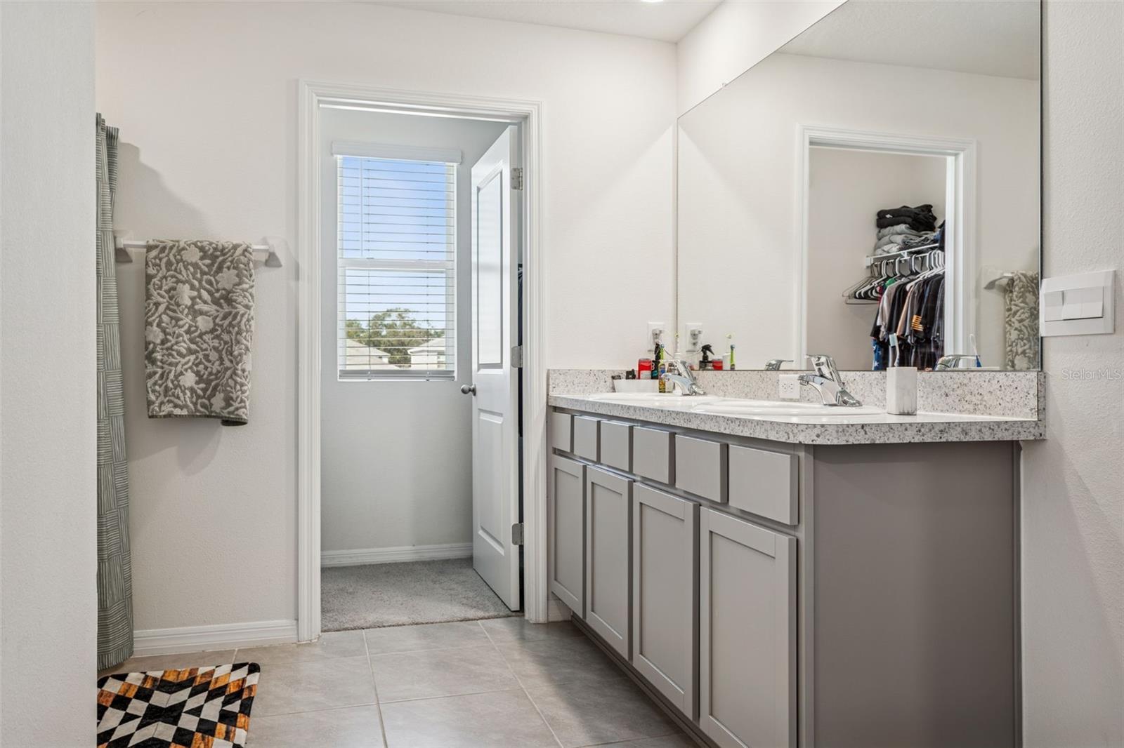 Listing photo id 19 for 35571 Doveland Drive