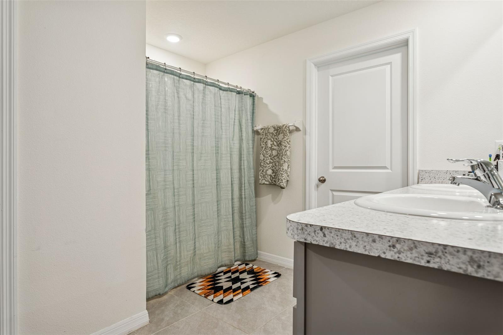 Listing photo id 20 for 35571 Doveland Drive