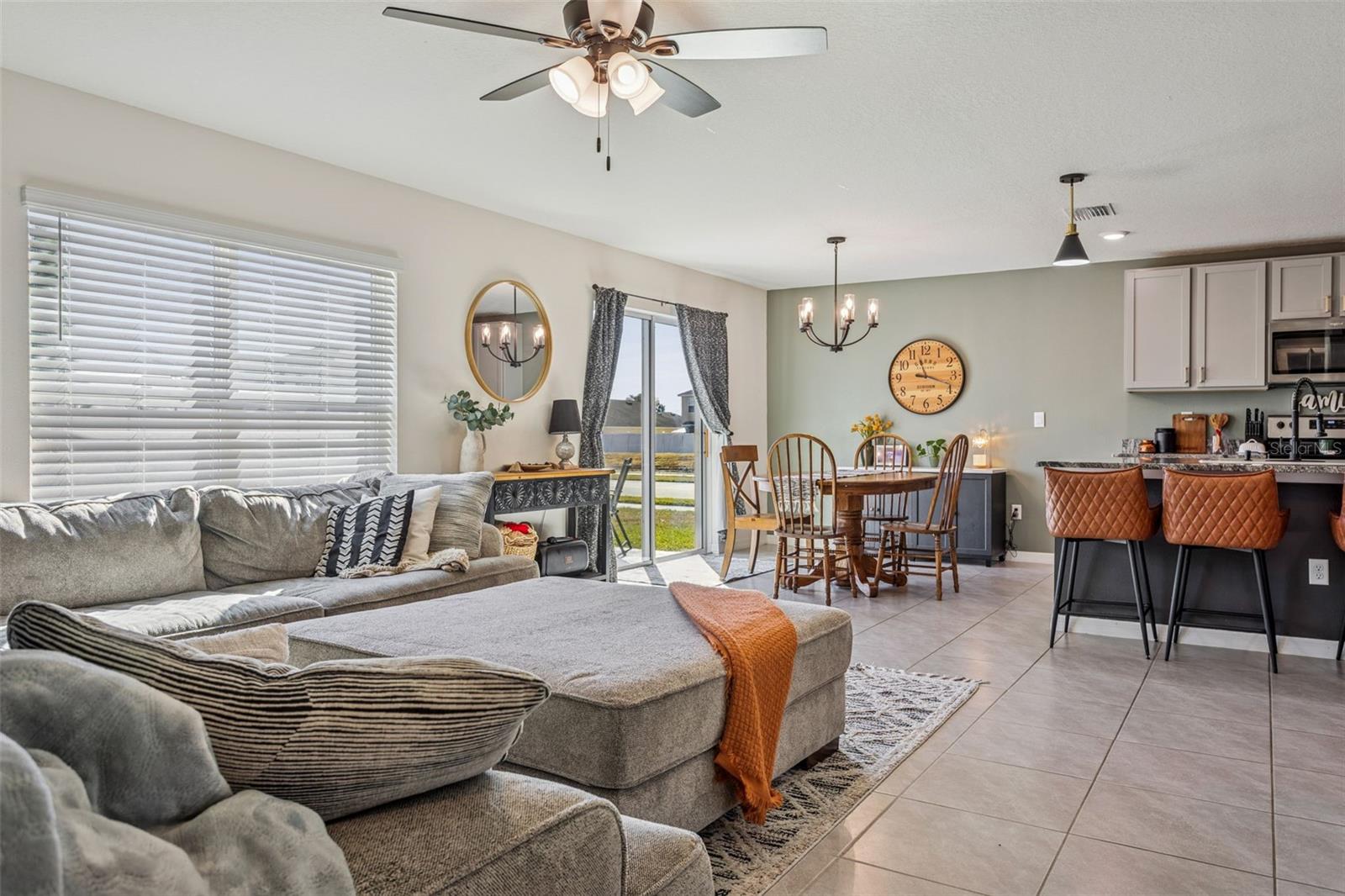 Listing photo id 7 for 35571 Doveland Drive